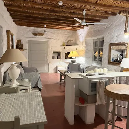 3 Bd Stonehouse With Swimming Pool וילה *