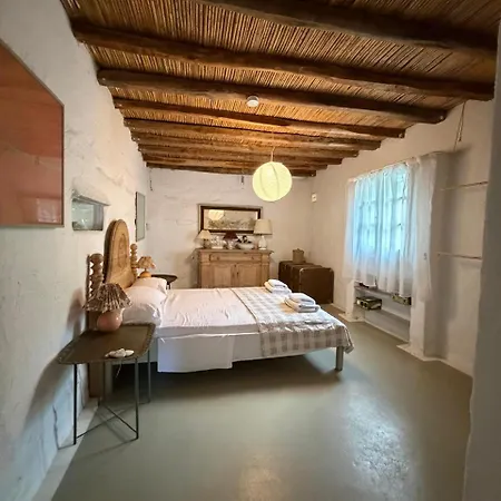 3 Bd Stonehouse With Swimming Pool וילה