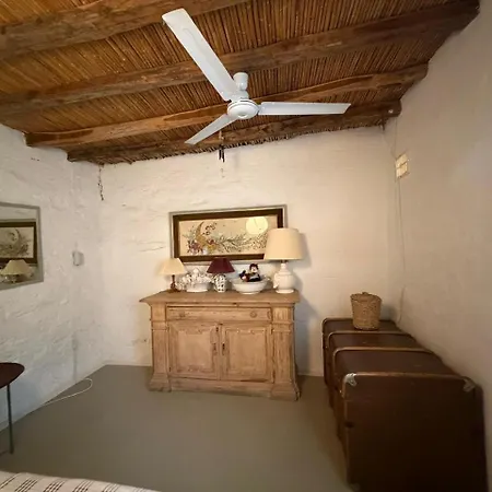 3 Bd Stonehouse With Swimming Pool וילה