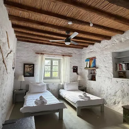 וילה 3 Bd Stonehouse With Swimming Pool