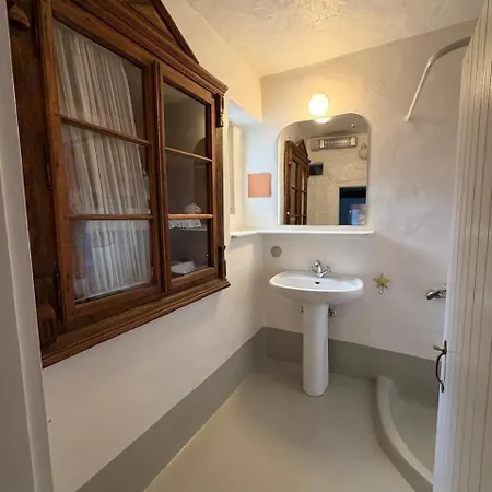 3 Bd Stonehouse With Swimming Pool וילה