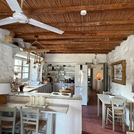 3 Bd Stonehouse With Swimming Pool וילה *