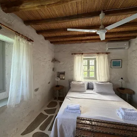 3 Bd Stonehouse With Swimming Pool וילה