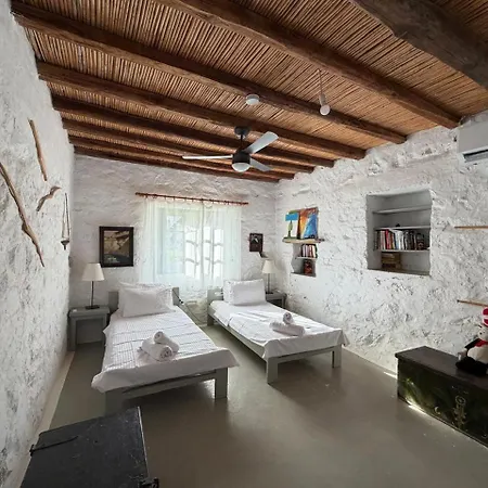 3 Bd Stonehouse With Swimming Pool