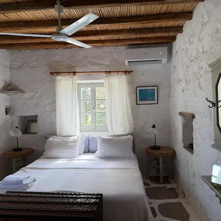 3 Bd Stonehouse With Swimming Pool *