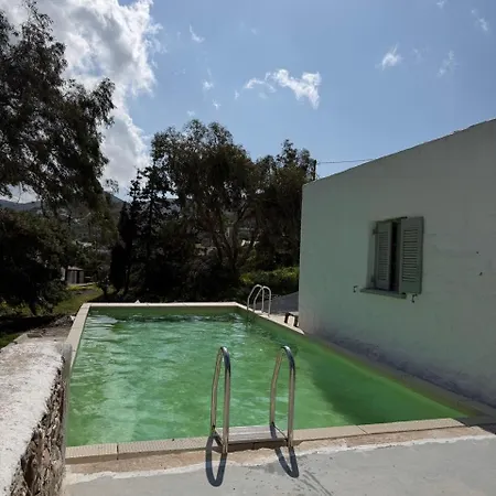 3 Bd Stonehouse With Swimming Pool וילה *